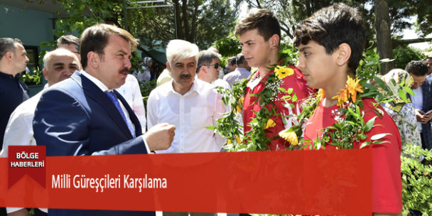 Milli Güreşçileri Karşılama