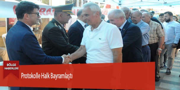 Protokolle Halk Bayramlaştı