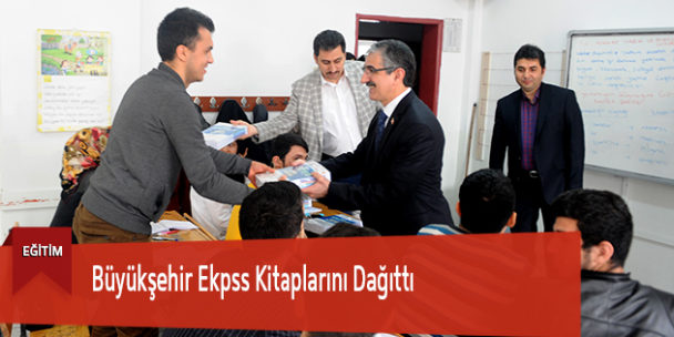 Büyükşehir Ekpss Kitaplarını Dağıttı