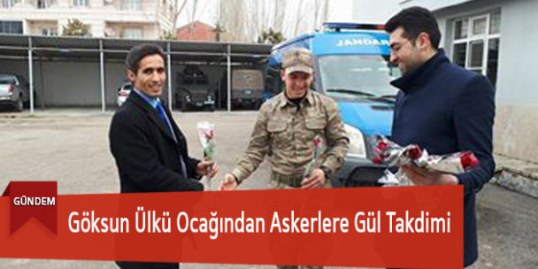 Göksun Ülkü Ocağından Askerlere Gül Takdimi