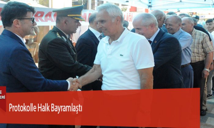 Protokolle Halk Bayramlaştı