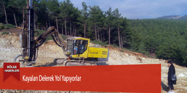 Kayaları Delerek Yol Yapıyorlar
