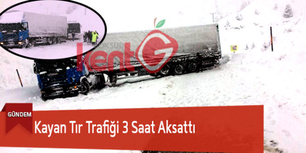 Kayan Tır Trafiği 3 Saat Aksattı