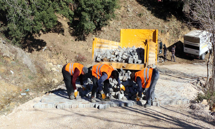 Andırın Mahallelerine 7 bin m2 Parke