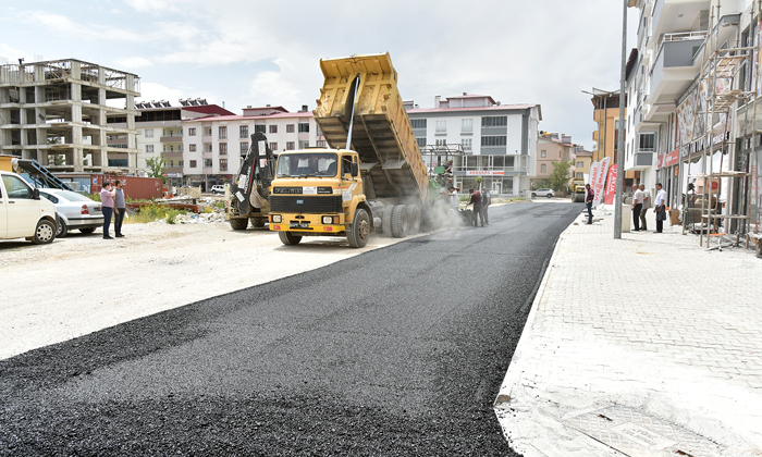 Göksun Belediyesi Sıcak Asfalt Çalışmalarına Başladı