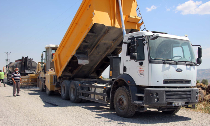 Büyükşehir Pazarcık’ta Sathi Kaplama Yapıyor