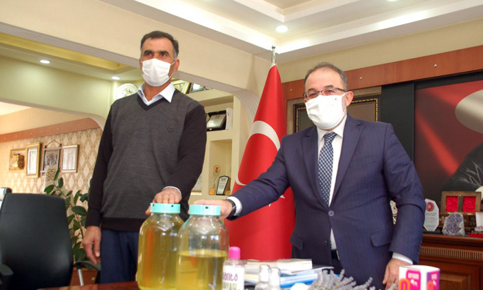 İlk Lavanta Yağını Belediyeye Sattı