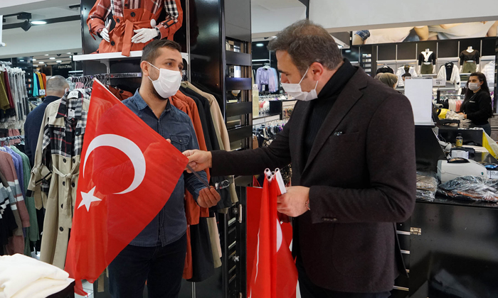 Büyükşehir’den 10 Bin Bayrak