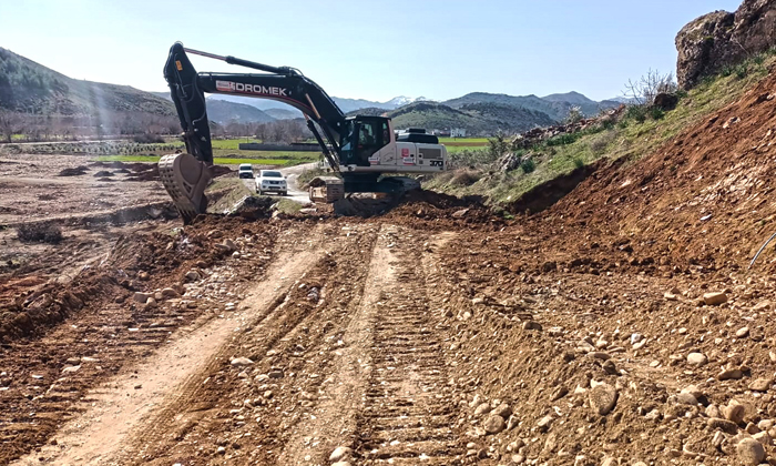 Büyükşehir Kırsal Mahalle Yollarını İyileştiriliyor